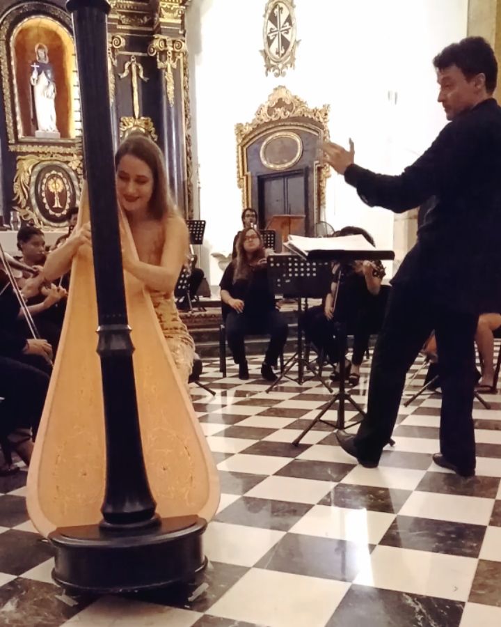 So happy to be sharing another snippet from Carlos Andrés Mejía Zuluaga’s new harp concerto, Solstice Lunaire!! 🤩🤗️ This extract is from the end of the second movement. Huge thanks to @sibelle_marquez for this video from our concert with the Camerata Caribensis in Santo Domingo two weeks ago!
Endless thanks to the Camerata Caribensis for the invitation — what a delight it was to be back ️ music